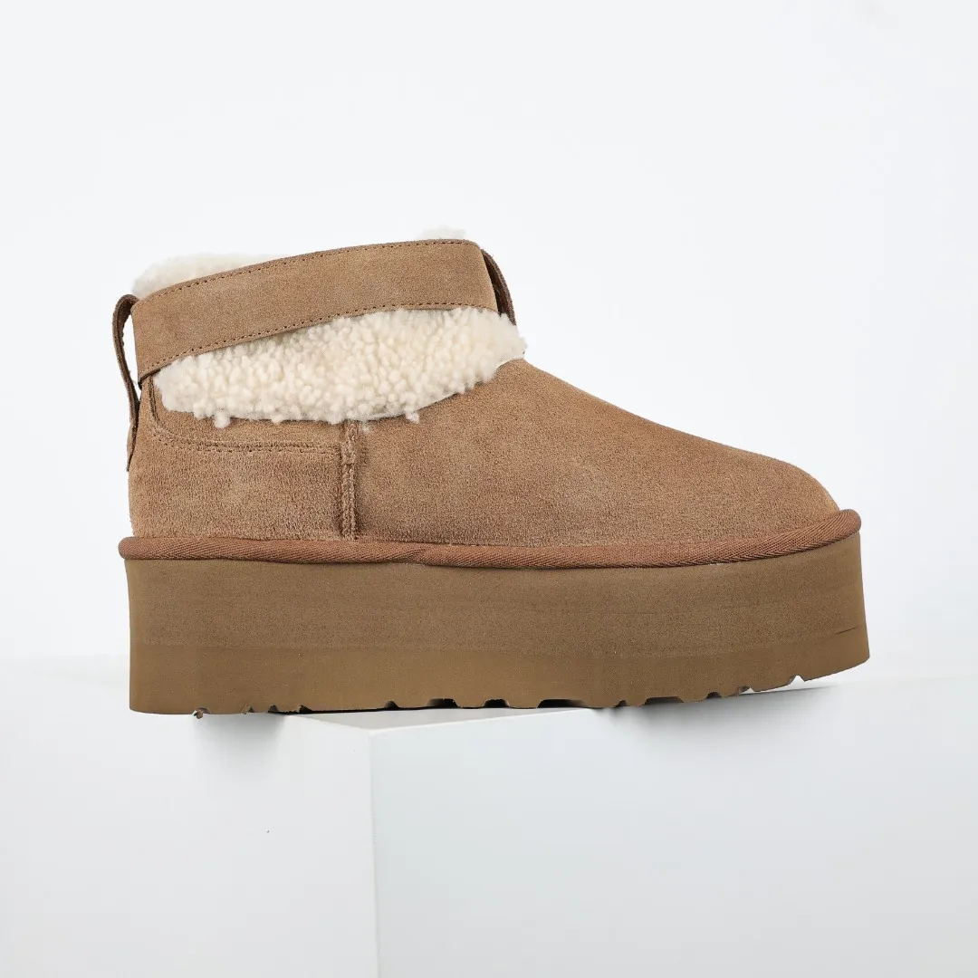 Pick up locally 💰660 Core recommendation Good price It is a very suitable choice for home use. In recent years, uug has launched a series of styles, which are partially geared towards the preferences of young consumers and have also moved to the forefront of fashion trends. Shoe body material: water-repellent coated suede upper, 17 mm UGGPURE™ implantable wool insole, lightweight non-slip and comfortable rubber outsole, with brand LOGO and trademark, with full packaging Size: 35 36 37 38 39 40